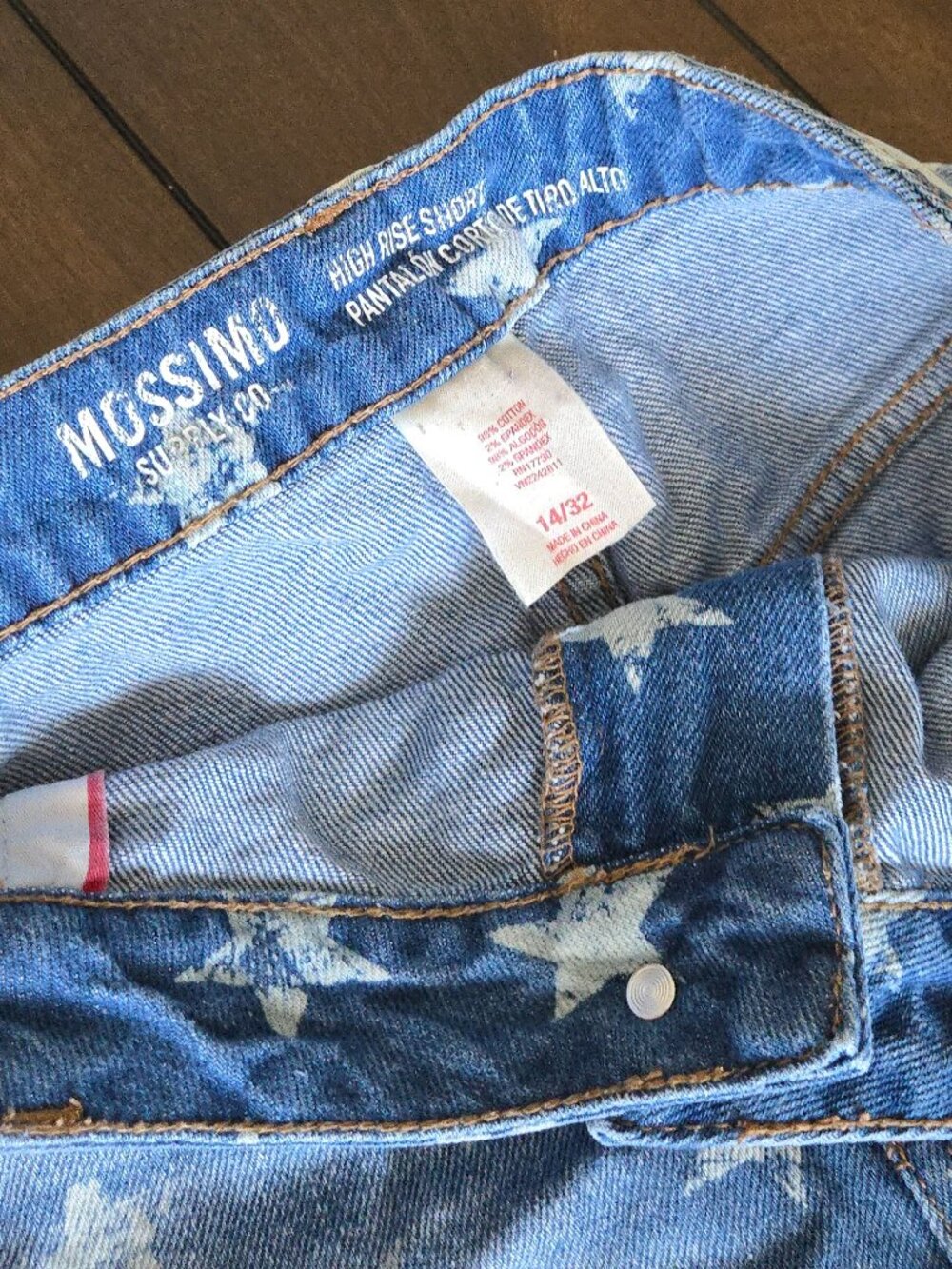 Mossimo 'Fourth of July' Star Printed Short Shorts (14/32) - Picture 8 of 11